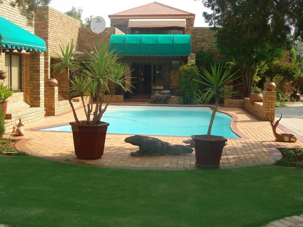 Boga Legaba Guest House&Conference Centre Mafikeng Extérieur photo