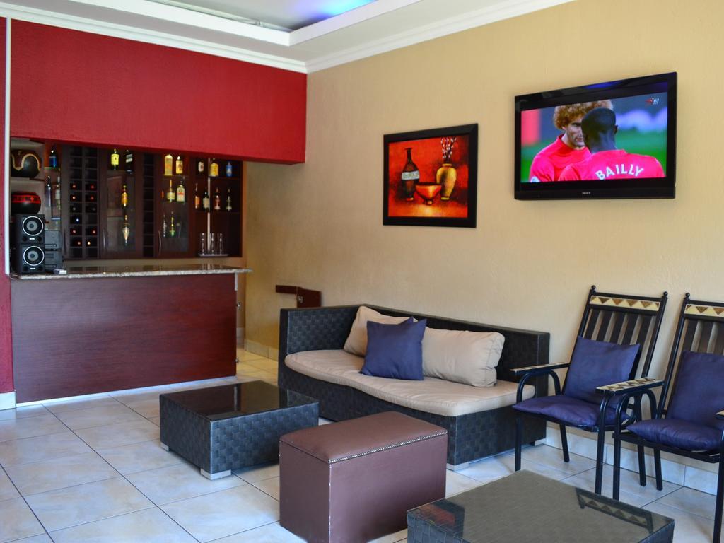 Boga Legaba Guest House&Conference Centre Mafikeng Extérieur photo