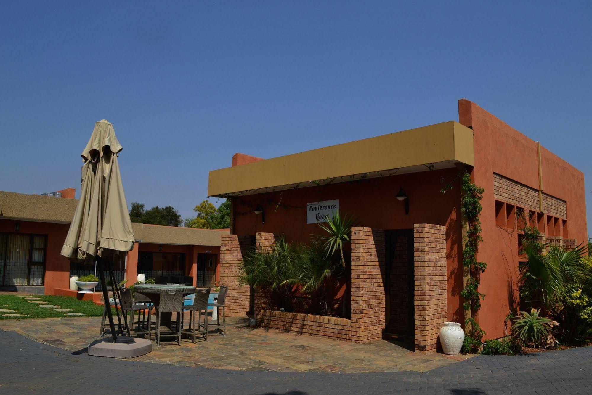 Boga Legaba Guest House&Conference Centre Mafikeng Extérieur photo