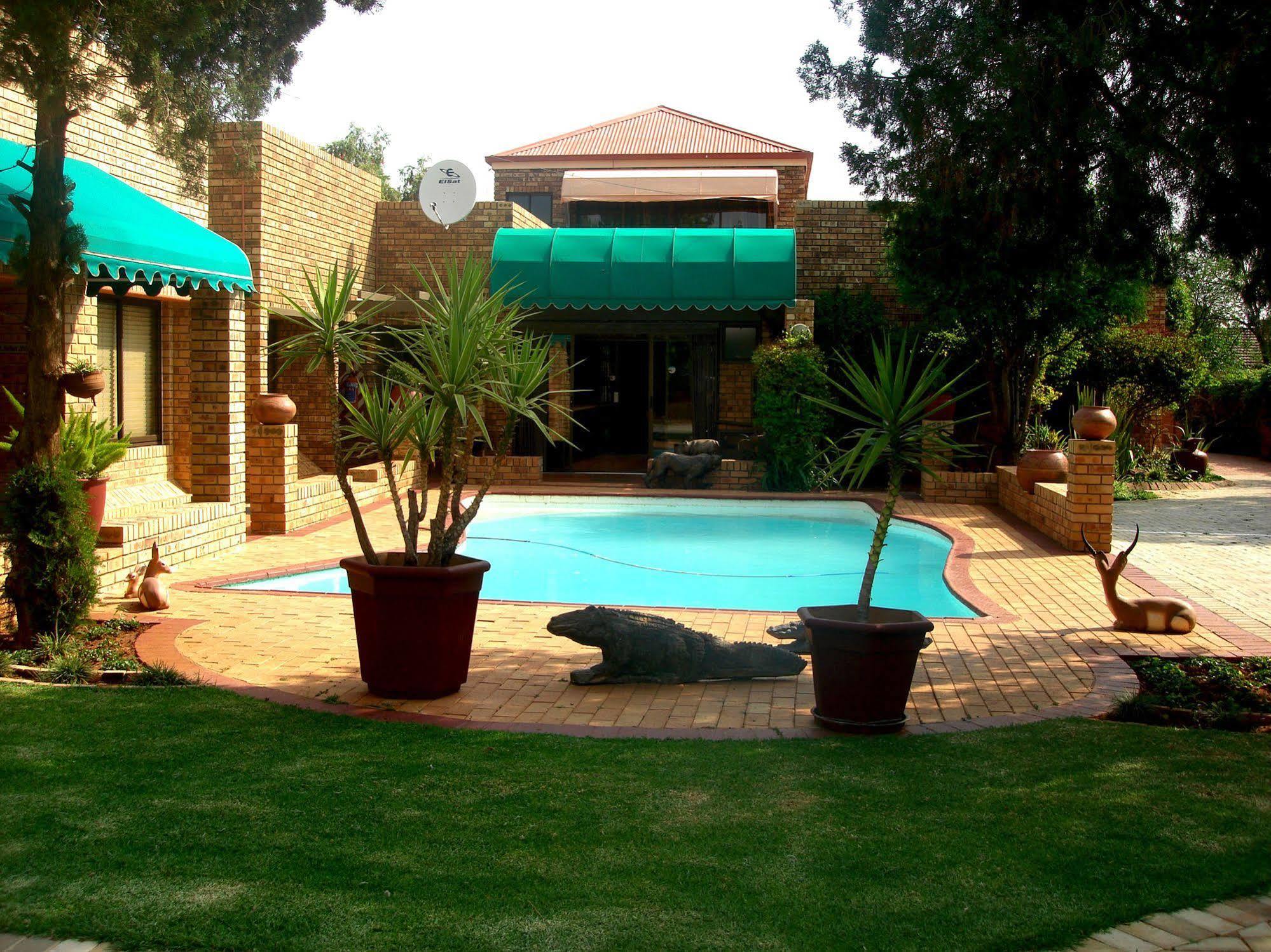 Boga Legaba Guest House&Conference Centre Mafikeng Extérieur photo
