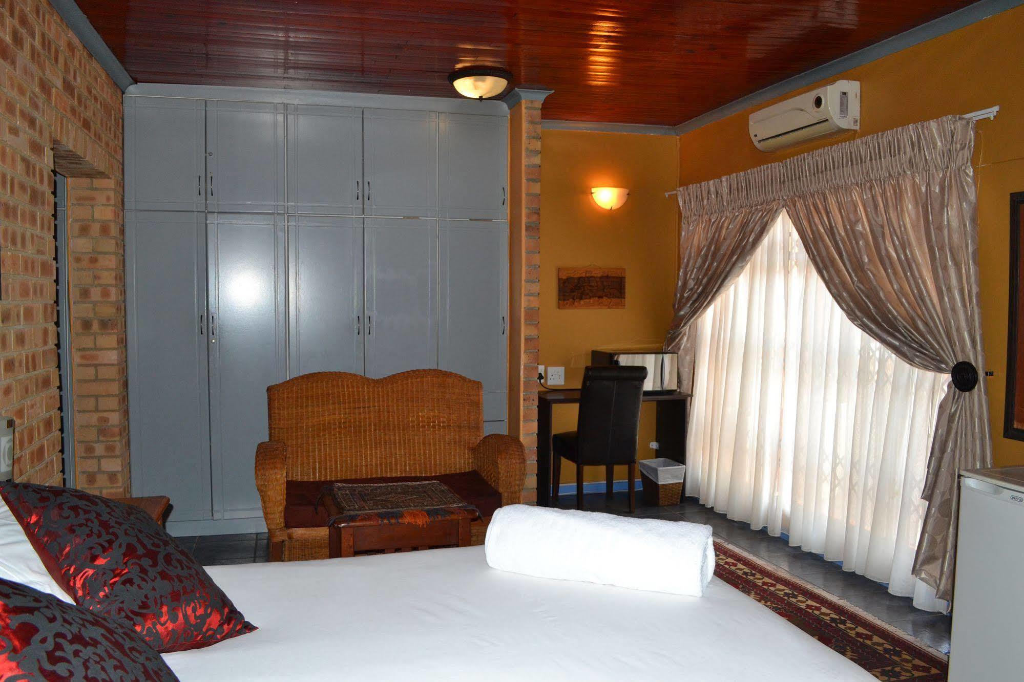 Boga Legaba Guest House&Conference Centre Mafikeng Extérieur photo