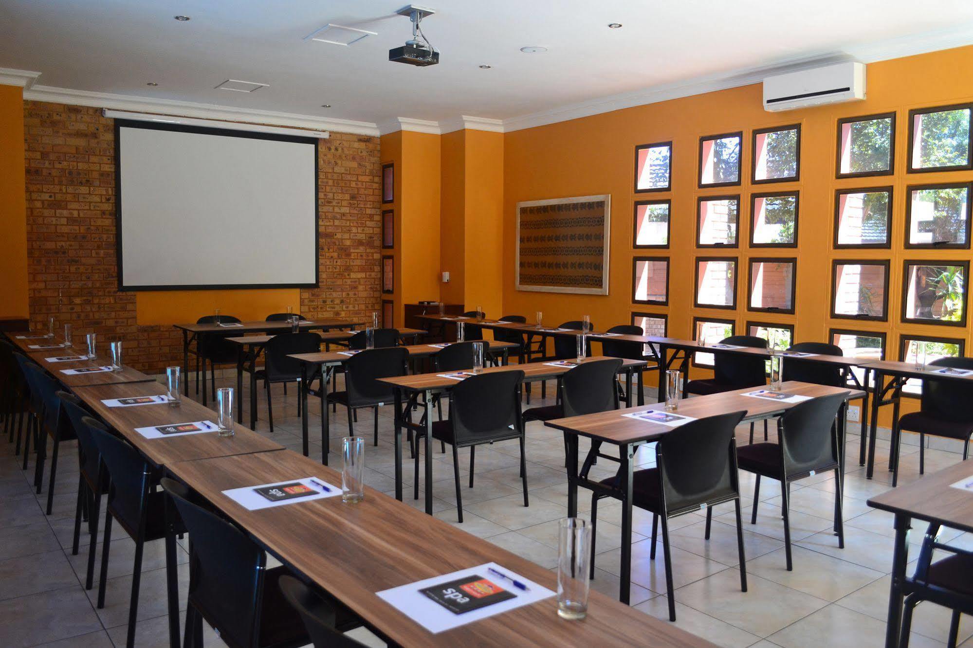 Boga Legaba Guest House&Conference Centre Mafikeng Extérieur photo
